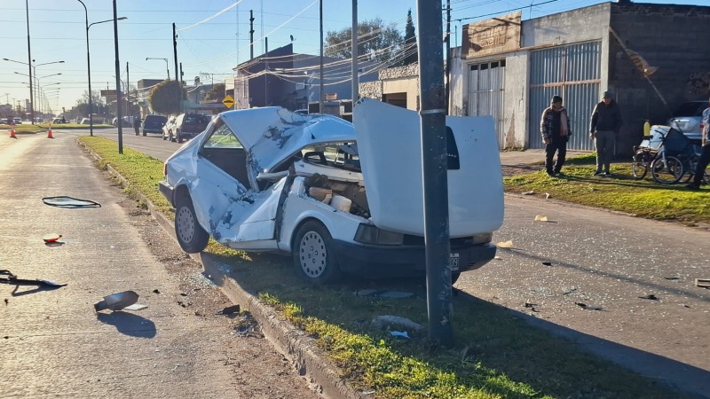 Un herido tras un violento choque en la avenida Coln
